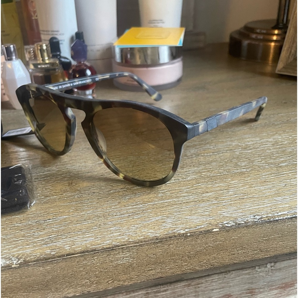 NWT Banana Republic Westward Leaning Galileo sunglasses w/ case and cloth